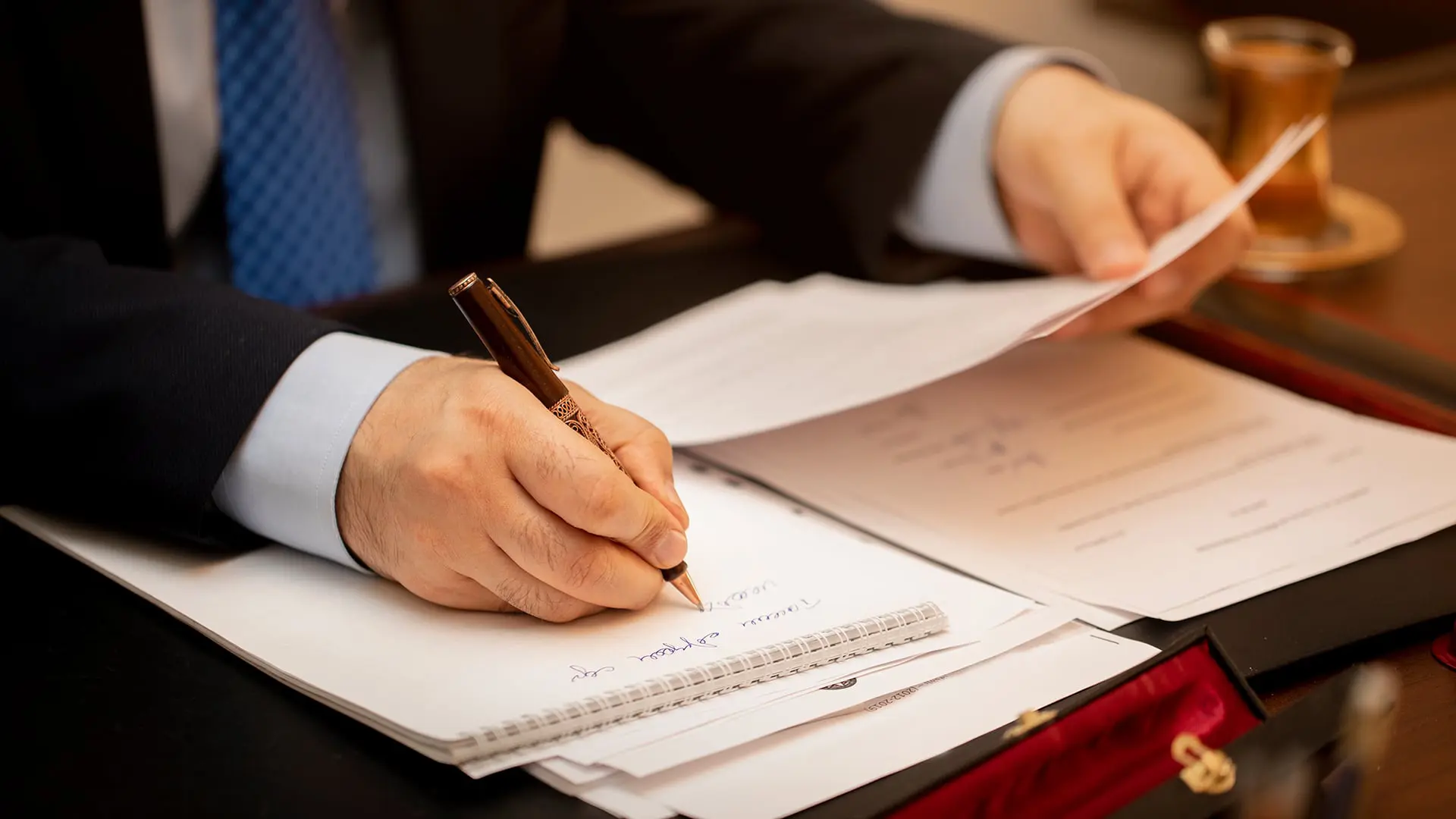 Notar und Grundbuch beim Immobilienverkauf